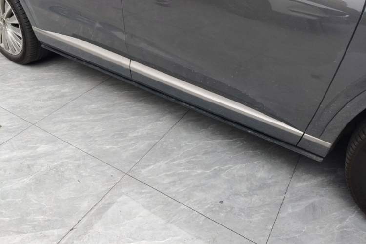 Used ONVO Luxeed L90 2025 Model—Ultra Six-Seater Version Right Side Sill