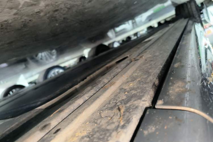 Used ONVO Luxeed L90 2025 Model—Max Six-Seater Version Right Side Sill