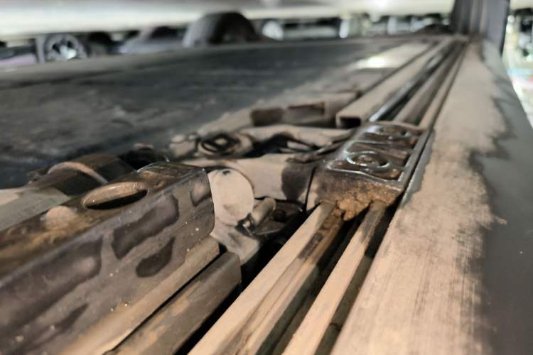 Used ONVO Luxeed L90 2025 Model—Ultra Six-Seater Version Right Side Sill