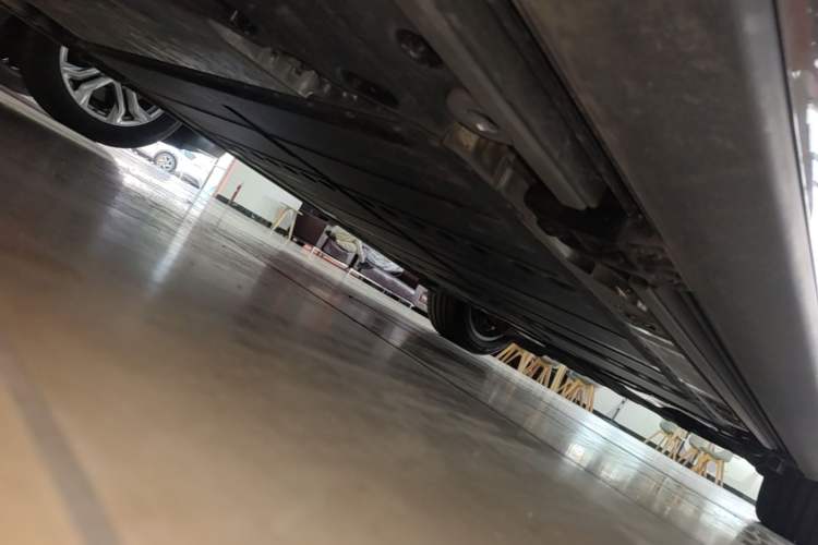 Used ONVO Luxeed L90 2025 Model—Ultra Six-Seater Version Right Side Sill