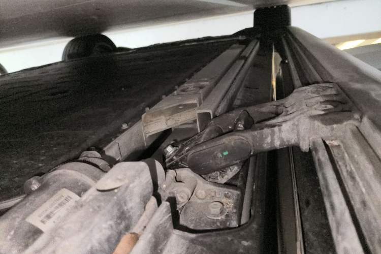 Used ONVO Luxeed L90 2025 Model—Max Six-Seater Version Right Side Sill