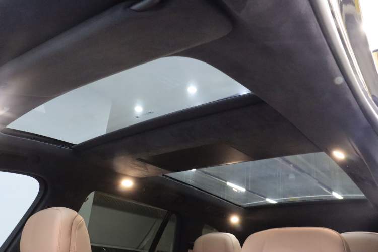 Used ONVO Luxeed L90 2025 Model—Ultra Six-Seater Version Roof