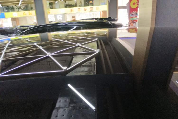 Used ONVO Luxeed L90 2025 Model—Max Six-Seater Version Roof