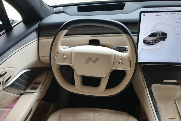 Used ONVO Luxeed L90 2025 Model—Max Six-Seater Version Steering Wheel