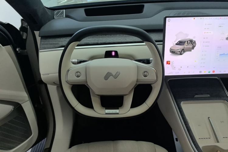 Used ONVO Luxeed L90 2025 Model—Ultra Six-Seater Version Steering Wheel