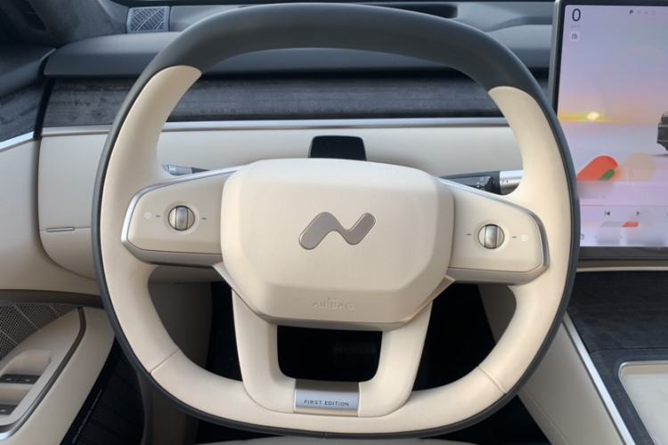 Used ONVO Luxeed L90 2025 Model—Ultra Six-Seater Version Steering Wheel