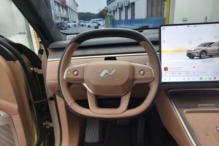 Used ONVO Luxeed L90 2025 Model—Ultra Six-Seater Version Steering Wheel