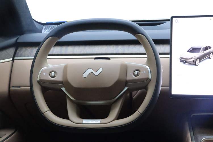 Used ONVO Luxeed L90 2025 Model—Ultra Six-Seater Version Steering Wheel