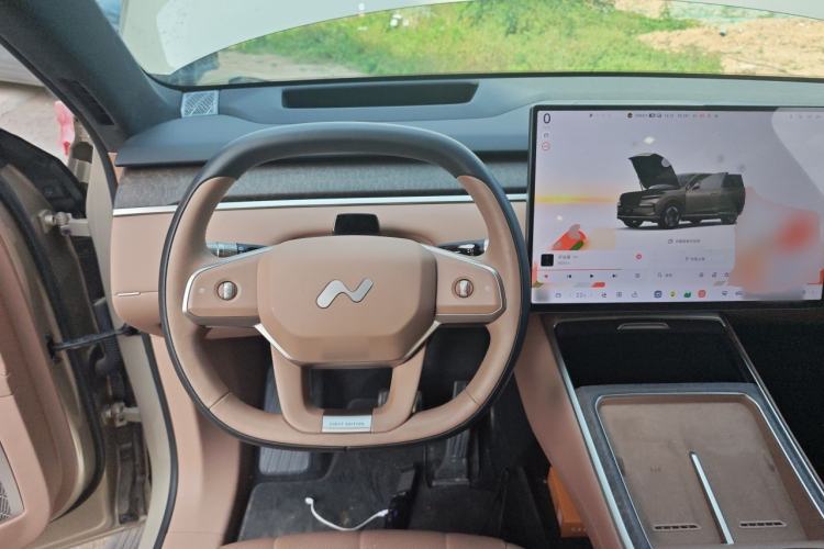 Used ONVO Luxeed L90 2025 Model—Max Six-Seater Version Steering Wheel