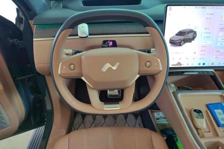 Used ONVO Luxeed L90 2025 Model—Ultra Six-Seater Version Steering Wheel