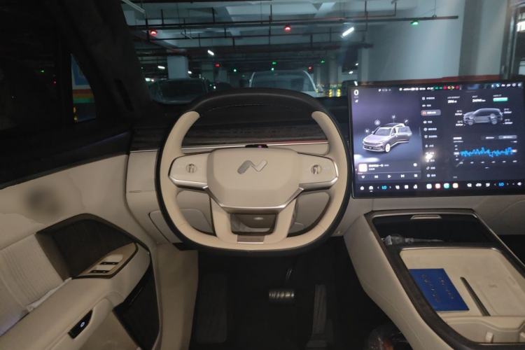 Used ONVO Luxeed L90 2025 Model—Max Six-Seater Version Steering Wheel