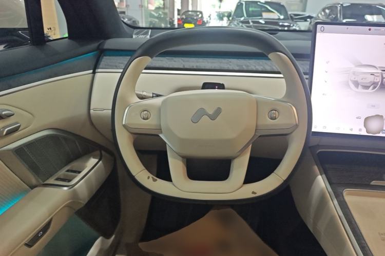 Used ONVO Luxeed L90 2025 Model—Ultra Six-Seater Version Steering Wheel