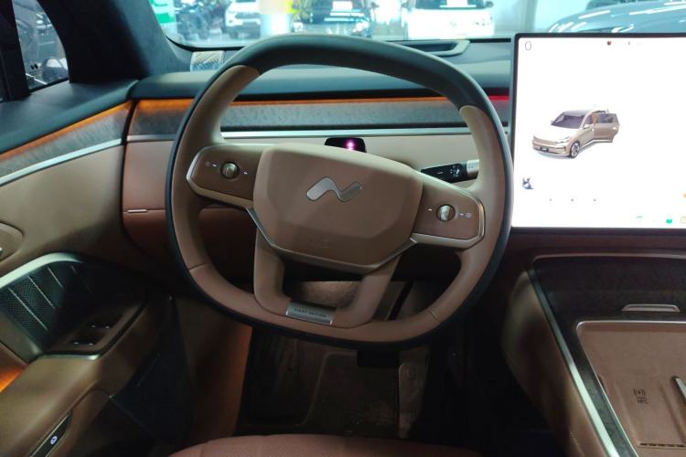 Used ONVO Luxeed L90 2025 Model—Max Six-Seater Version Steering Wheel