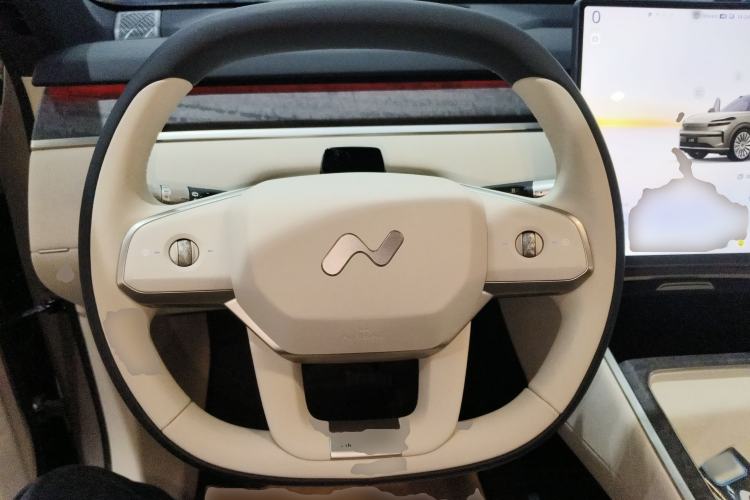 Used ONVO Luxeed L90 2025 Model—Max Six-Seater Version Steering Wheel