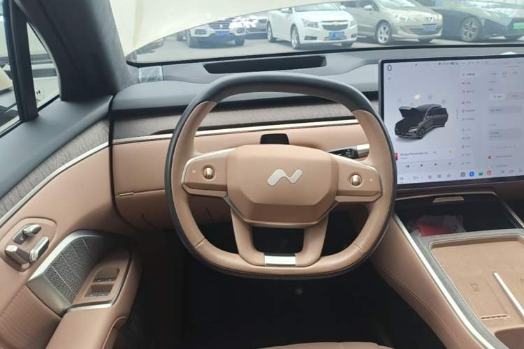 Used ONVO Luxeed L90 2025 Model—Max Six-Seater Version Steering Wheel
