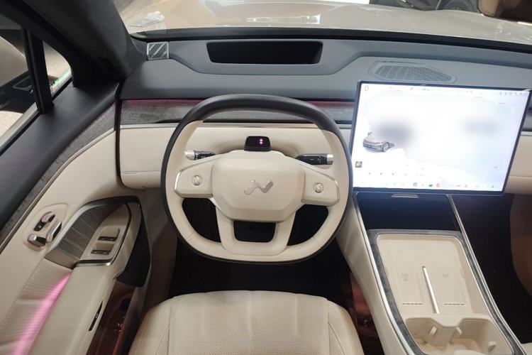 Used ONVO Luxeed L90 2025 Model—Max Six-Seater Version Steering Wheel