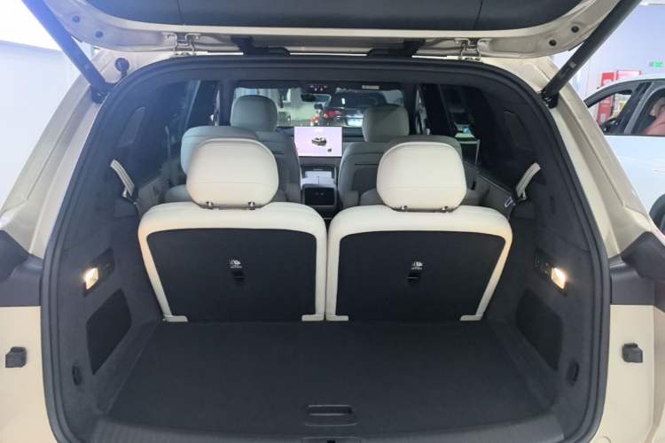 Used ONVO Luxeed L90 2025 Model—Ultra Six-Seater Version Trunk