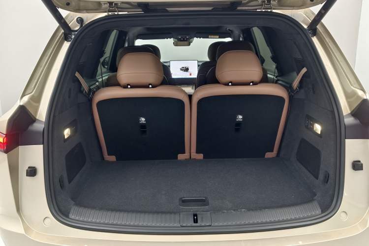 Used ONVO Luxeed L90 2025 Model—Ultra Six-Seater Version Trunk