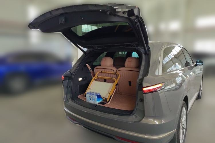 Used ONVO Luxeed L90 2025 Model—Ultra Six-Seater Version Trunk