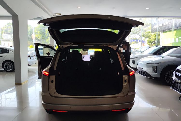 Used ONVO Luxeed L90 2025 Model—Ultra Six-Seater Version Trunk