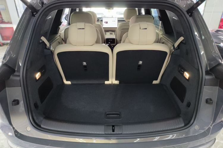 Used ONVO Luxeed L90 2025 Model—Ultra Six-Seater Version Trunk