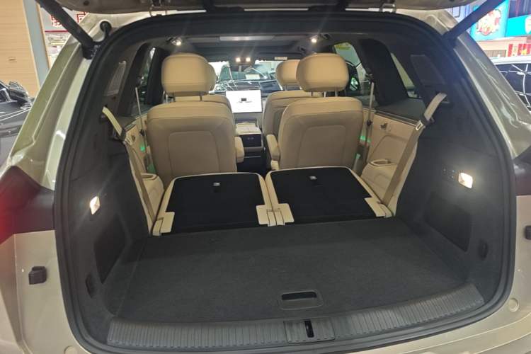 Used ONVO Luxeed L90 2025 Model—Ultra Six-Seater Version Trunk
