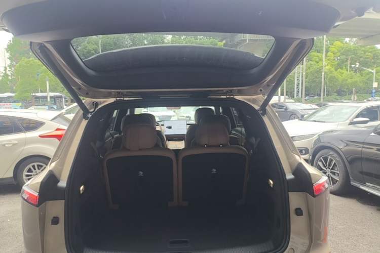 Used ONVO Luxeed L90 2025 Model—Max Six-Seater Version Trunk