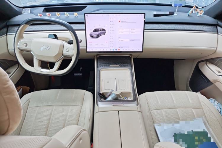 Used ONVO Luxeed L90 2025 Model—Max Six-Seater Version Center Console