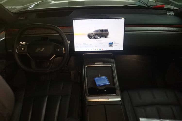 Used ONVO Luxeed L90 2025 Model—Max Six-Seater Version Center Console