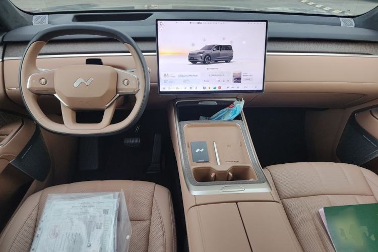 Used ONVO Luxeed L90 2025 Model—Max Six-Seater Version Center Console