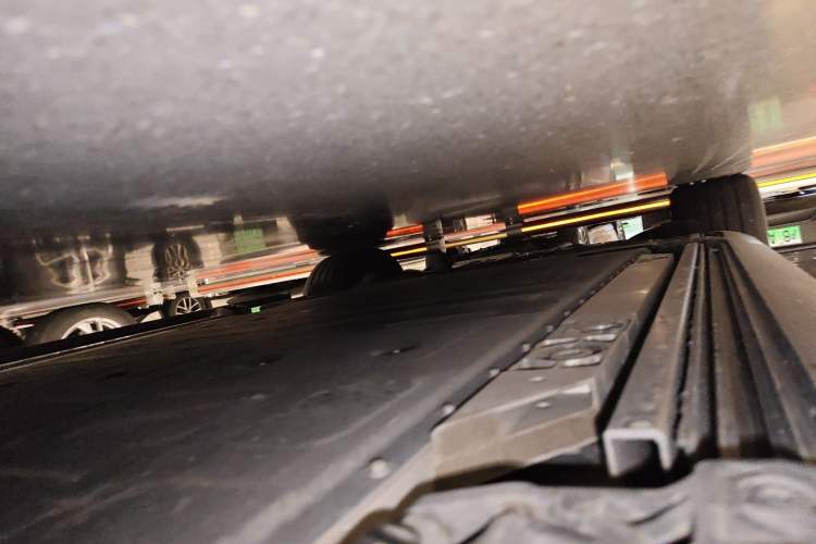Used ONVO Luxeed L90 2025 Model—Max Six-Seater Version Chassis Front Right