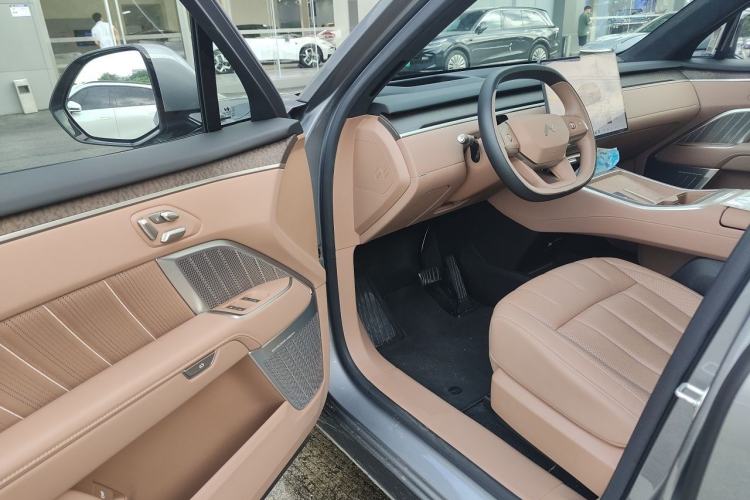 Used ONVO Luxeed L90 2025 Model—Max Six-Seater Version Driver Seat