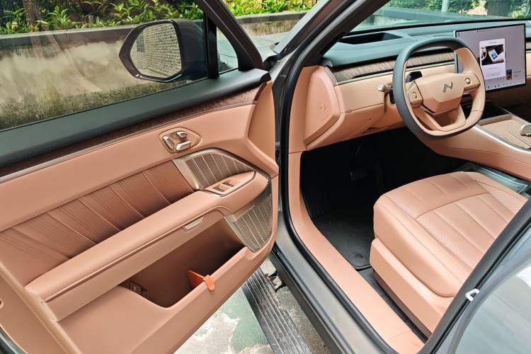 Used ONVO Luxeed L90 2025 Model—Max Six-Seater Version Driver Seat