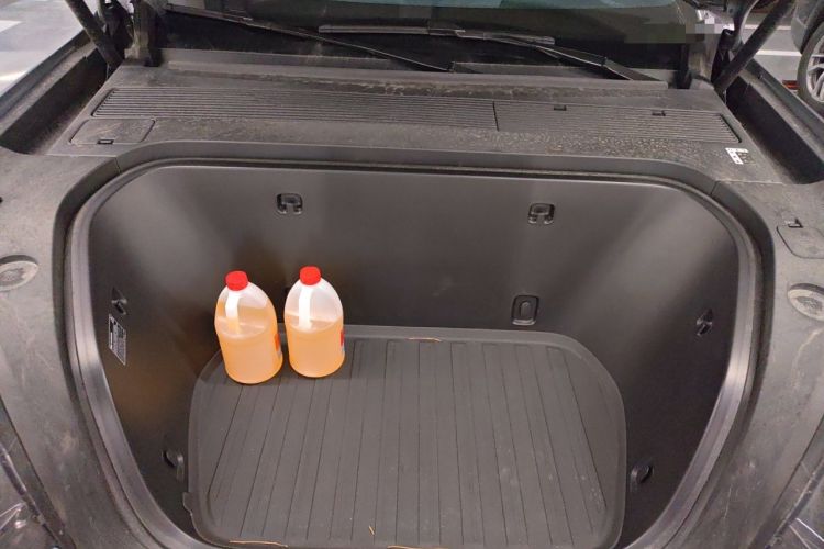 Used ONVO Luxeed L90 2025 Model—Max Six-Seater Version Engine Bay