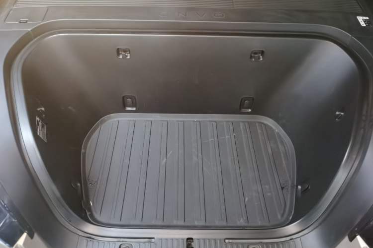 Used ONVO Luxeed L90 2025 Model—Max Six-Seater Version Engine Bay