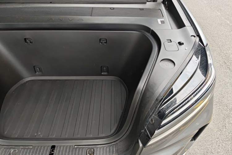 Used ONVO Luxeed L90 2025 Model—Max Six-Seater Version Engine Bay Left
