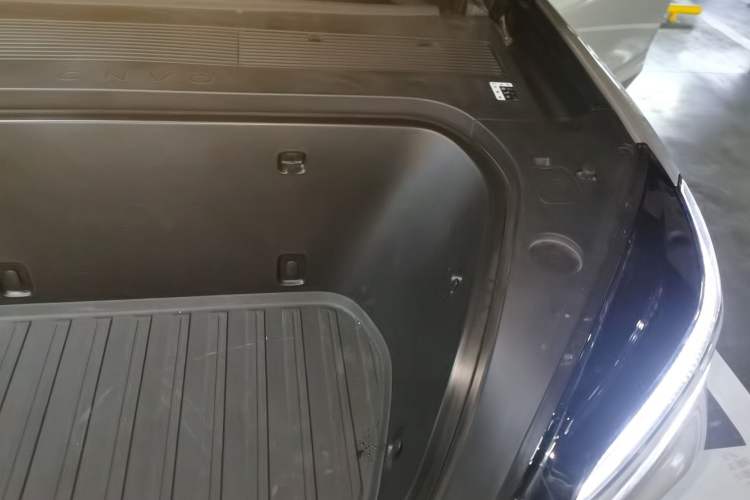 Used ONVO Luxeed L90 2025 Model—Max Six-Seater Version Engine Bay Left