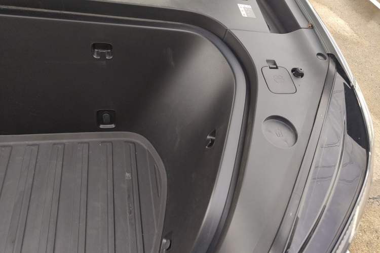 Used ONVO Luxeed L90 2025 Model—Max Six-Seater Version Engine Bay Left