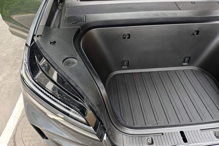 Used ONVO Luxeed L90 2025 Model—Max Six-Seater Version Engine Bay Right
