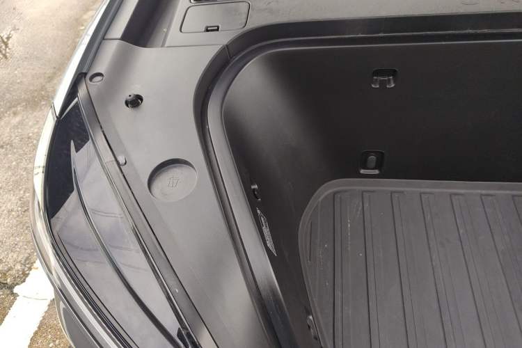 Used ONVO Luxeed L90 2025 Model—Max Six-Seater Version Engine Bay Right