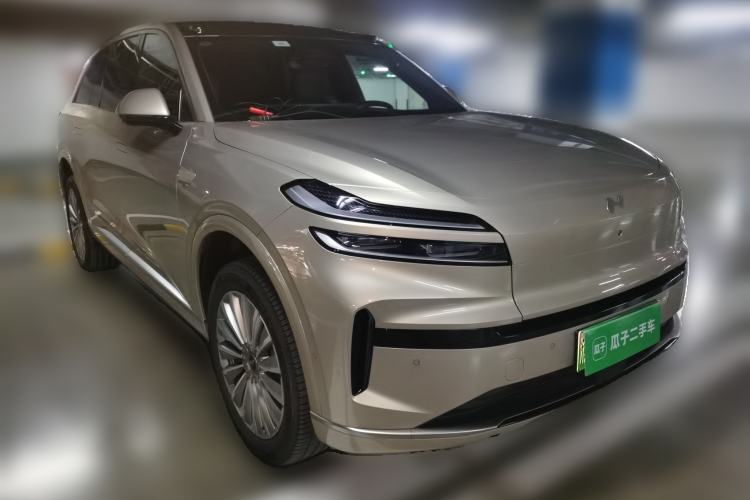 Used ONVO Luxeed L90 2025 Model—Max Six-Seater Version Front Right 45 Deg