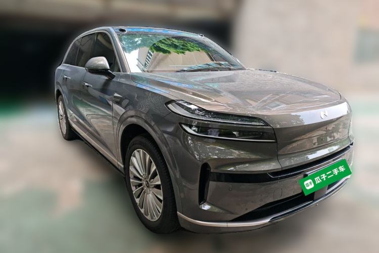 Used ONVO Luxeed L90 2025 Model—Max Six-Seater Version Front Right 45 Deg