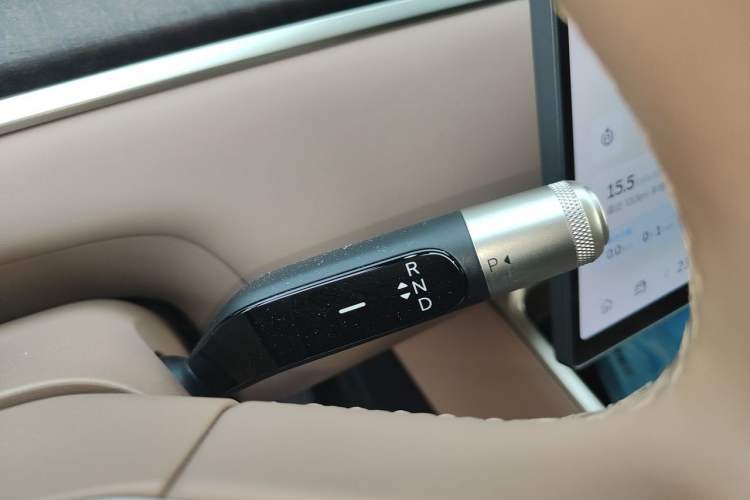 Used ONVO Luxeed L90 2025 Model—Max Six-Seater Version Gear Lever