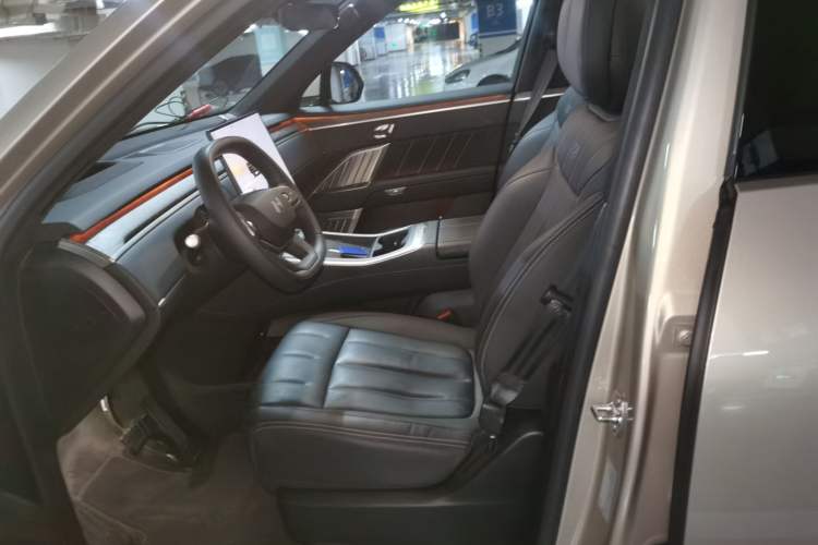 Used ONVO Luxeed L90 2025 Model—Max Six-Seater Version Left Front Seat