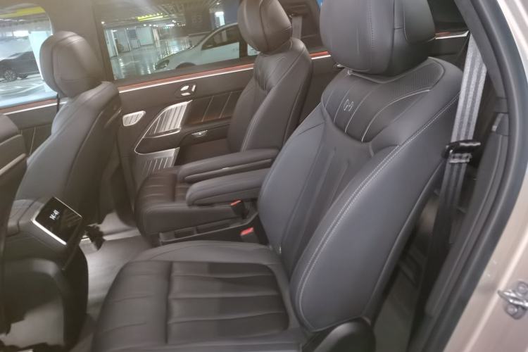 Used ONVO Luxeed L90 2025 Model—Max Six-Seater Version Left Rear Seat