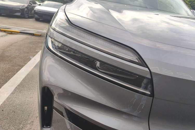 Used ONVO Luxeed L90 2025 Model—Max Six-Seater Version Right Front Headlight