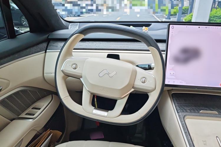 Used ONVO Luxeed L90 2025 Model—Max Six-Seater Version Steering Wheel