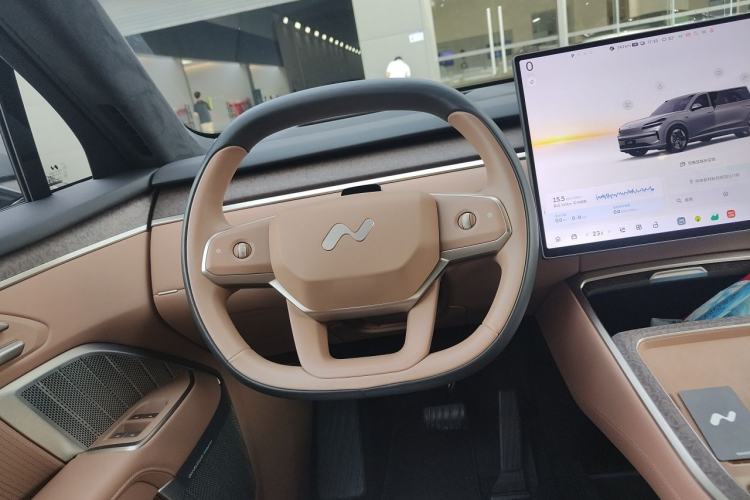 Used ONVO Luxeed L90 2025 Model—Max Six-Seater Version Steering Wheel