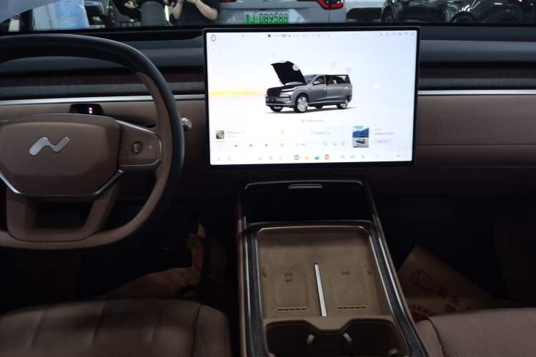 Used ONVO Luxeed L90 2025 Model—Max Six-Seater Version Audio And AC Panel