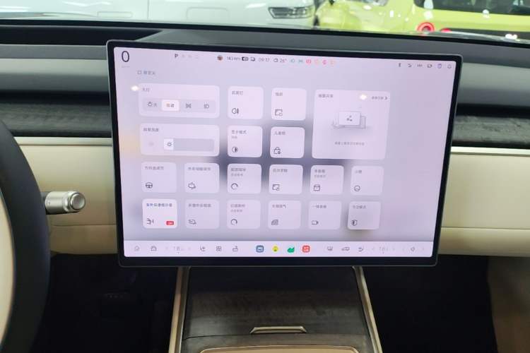 Used ONVO Luxeed L90 2025 Model Ultra Six-Seater 60-degree Battery Edition Audio And AC Panel